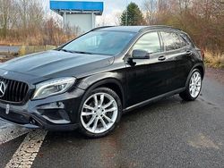 Schwarz Gebraucht 2014 Mercedes 200 Kleinwagen | 8.000 €