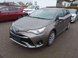 Beige Gebraucht 2017 Toyota Avensis Edition-S Kombi | 17.490 € (Teuer)