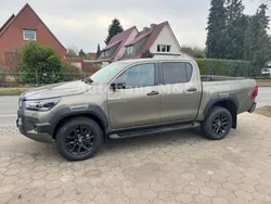Manganbronze Neu 2025 Toyota HiLux Abholung | 51.990 € (Etwas zu teuer)