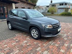 Grau Gebraucht 2016 VW Tiguan Trendline SUV | 9.900 €