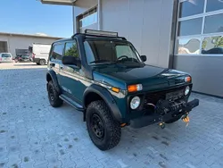 Grün Gebraucht 2011 Lada niva SUV | 15.500 €