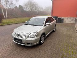 Beige Gebraucht 2004 Toyota Avensis Limousine | 4.490 € (Etwas zu teuer)