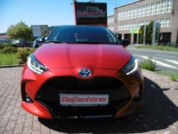 Rot Gebraucht 2022 Toyota Yaris Hybrid Style Limousine | 21.950 € (Etwas zu teuer)