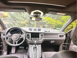 Grau Gebraucht 2018 Porsche Macan SUV | 29.900 €