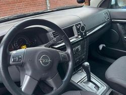 Grau Gebraucht 2004 Opel Signum Kleinwagen | 3.000 € (Teuer)