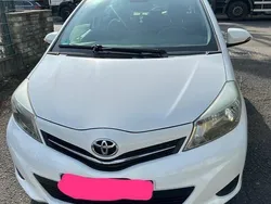 Weiß Gebraucht 2014 Toyota Yaris Edition Kleinwagen | 5.900 € (Guter Preis)