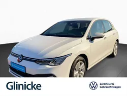 Pure white Gebraucht 2024 VW Golf VIII Life Limousine | 21.633 € (Guter Preis)