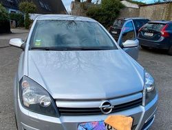 Grau Gebraucht 2005 Opel Astra Limousine | 3.885 € (Etwas zu teuer)