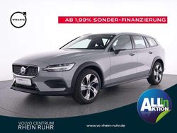 Vapour grey / metallic Gebraucht 2024 Volvo V60 CC Plus Kombi | 48.850 € (Teuer)