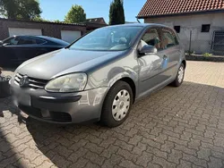 Grau Gebraucht 2004 VW Golf V Limousine | 2.200 € (Fairer Preis)
