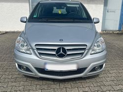 Silber Gebraucht 2012 Mercedes B180 Van / Kleinbus | 2.800 €