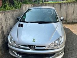 Silber Gebraucht 2004 Peugeot 206 CC Cabrio | 500 €