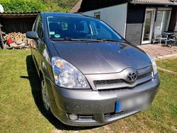 Grau Gebraucht 2006 Toyota Corolla Verso Van / Kleinbus | 3.800 €