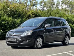 Schwarz Gebraucht 2011 Opel Zafira Van / Kleinbus | 3.990 € (Fairer Preis)