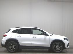 Weiss Gebraucht 2021 Mercedes EQA250 AMG line SUV | 26.980 € (Guter Preis)