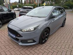 Grau Gebraucht 2017 Ford Focus Sport Limousine | 12.490 € (Guter Preis)