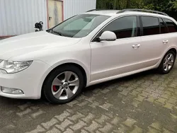 Weiß Gebraucht 2011 Skoda Superb Elegance Kombi | 9.100 € (Etwas zu teuer)