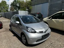 Silber Gebraucht 2006 Toyota Aygo Cool Kleinwagen | 3.000 € (Etwas zu teuer)