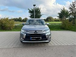 Grau Gebraucht 2015 Mitsubishi Outlander SUV | 13.600 €