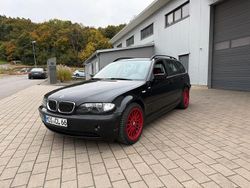 Schwarz Gebraucht 2002 BMW 320 Kombi | 2.200 € (Fairer Preis)