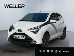 Weiss Gebraucht 2021 Toyota Aygo X-play Kleinwagen | 11.749 € (Etwas zu teuer)