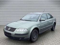Grün Gebraucht 2002 VW Passat Comfortline Limousine | 2.990 € (Fairer Preis)
