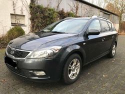 Grau Gebraucht 2011 Kia Ceed Spirit Kleinwagen | 2.250 € (Superpreis)