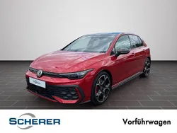 Rot Gebraucht 2025 VW Golf VIII GTI Limousine | 50.590 € (Teuer)