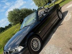 Schwarz Gebraucht 1998 BMW 320 Cabriolet M Sport Cabrio | 9.990 € (Fairer Preis)