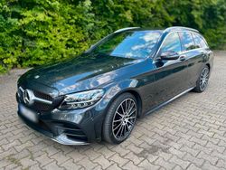 Grau Gebraucht 2020 Mercedes C180 AMG line Kombi | 29.799 €