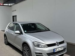 Grau Gebraucht 2017 VW Golf VII Allstar Kleinwagen | 7.999 € (Fairer Preis)
