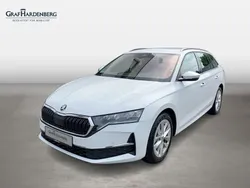 Weiß Gebraucht 2024 Skoda Octavia Selection Kombi | 31.510 € (Fairer Preis)