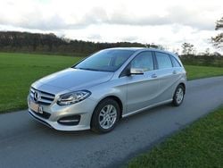 Silber Gebraucht 2015 Mercedes 180 Limousine | 10.900 € (Guter Preis)