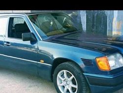 Blau Gebraucht 1990 Mercedes 250 Limousine | 9.900 €