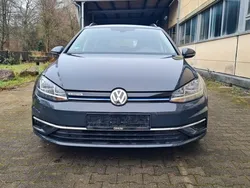 Grau Gebraucht 2019 VW Golf VII Comfortline Limousine | 13.300 € (Superpreis)