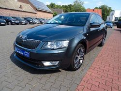 Grau Gebraucht 2015 Skoda Octavia Limousine | 11.650 € (Fairer Preis)