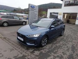 Chromablau metallic Gebraucht 2024 Ford Focus ST-Line X Kombi | 24.900 € (Guter Preis)