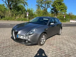 Grau Gebraucht 2018 Alfa Romeo Giulietta Kleinwagen | 15.490 € (Etwas zu teuer)