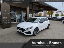 Weiss Neu 2024 Hyundai i30 Advantage Limousine | 25.490 € (Fairer Preis)