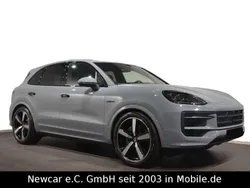 Grau Gebraucht 2025 Porsche Cayenne SUV | 124.831 € (Fairer Preis)