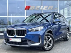 Blau (phytonicblau metallic) Gebraucht 2024 BMW X1 Performance SUV | 38.391 € (Guter Preis)