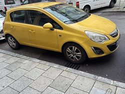 Gelb Gebraucht 2013 Opel Corsa Active Limousine | 2.600 € (Superpreis)