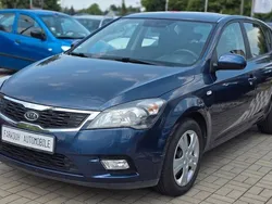Blau Gebraucht 2011 Kia Ceed Attract Limousine | 5.990 € (Fairer Preis)