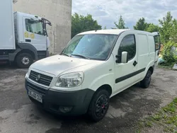 Weiß Gebraucht 2009 Fiat Doblò Van / Kleinbus | 4.100 € (Etwas zu teuer)