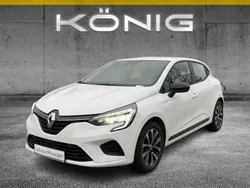 Weiß Gebraucht 2023 Renault Clio V Evolution Limousine | 14.499 € (Fairer Preis)