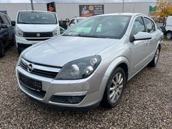 Silber Gebraucht 2004 Opel Astra Elegance Limousine | 2.500 € (Guter Preis)
