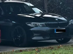 Schwarz Gebraucht 2021 BMW 320 Advantage Kombi | 19.900 € (Fairer Preis)