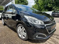 Schwarz Gebraucht 2016 Peugeot 208 Style Kleinwagen | 6.900 € (Fairer Preis)