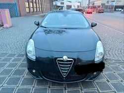 Schwarz Gebraucht 2013 Alfa Romeo Giulietta Limousine | 3.500 € (Fairer Preis)