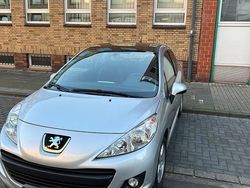 Silber Gebraucht 2010 Peugeot 207 Coupé | 4.000 €